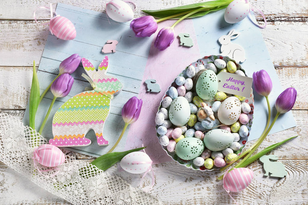 pastel color easter flat lay with tulips eggs and bunnies - Foto, imagen