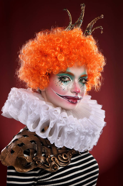 Mignon clown aux cheveux roux
. - Photo, image