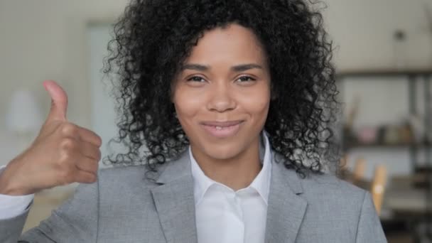 Thumbs Up par African Businesswoman
 - Séquence, vidéo