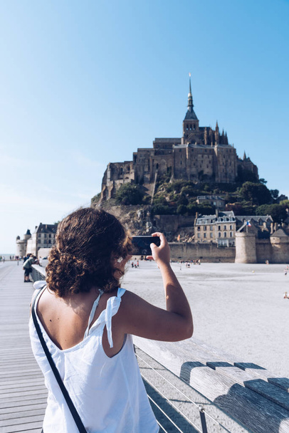 Woman taking a photo in Mont Saint-Michel  - Fotoğraf, Görsel