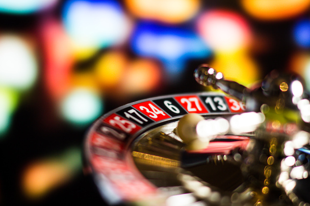  Casino van achtergrond, roulettewiel in beweging - Foto, afbeelding