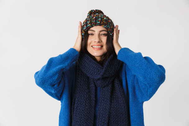 Portrait of caucasian woman 30s wearing winter hat and wrapped i - Foto, afbeelding