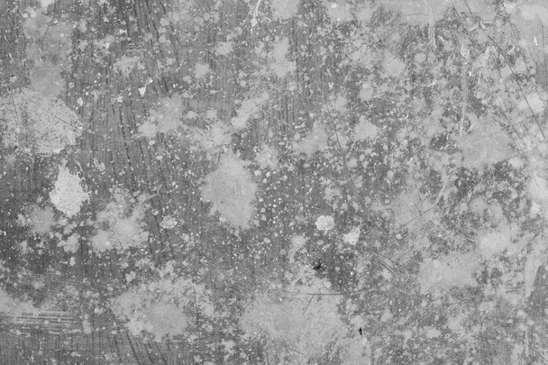 Μαύρο και άσπρο φωτογραφία γδαρμένο παλιά Λινοτάπητες πιτσιλισμένα με άσπρο χρώμα. Grunge υφή φόντου. Υπόβαθρο για το σχεδιασμό - Φωτογραφία, εικόνα