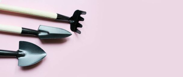 set of three garden tools on pink background - Foto, immagini
