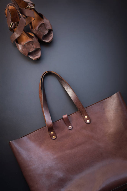 Elegant luxury brown female leather bag and shoes - Фото, изображение