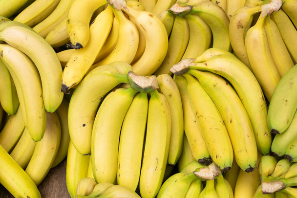 Fundo amarelo-banana fresco no mercado de frutas - Foto, Imagem