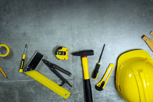 Желтый набор инструментов для ремонта и строительства
 - Фото, изображение