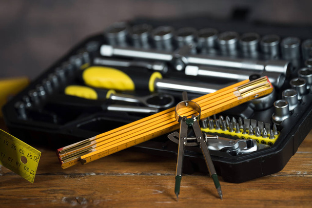 Żółty zestaw narzędzi do naprawy i budowy - Zdjęcie, obraz