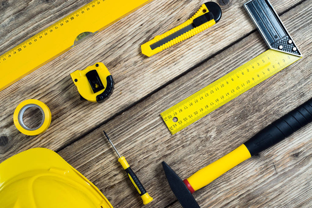 Keltainen joukko työkaluja korjaus ja rakentaminen
 - Valokuva, kuva