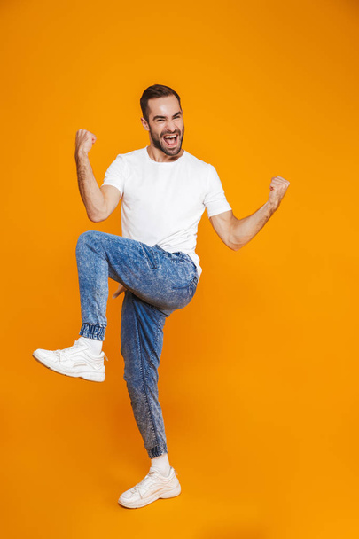 Full length image of ecstatic guy 30s in t-shirt and jeans laugh - Foto, immagini