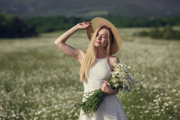 Beautiful woman enjoying daisy field - Photo, Image