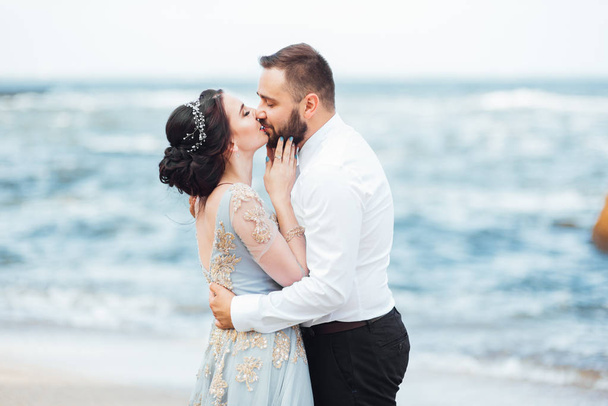 Та же пара с невестой в голубом платье
 - Фото, изображение