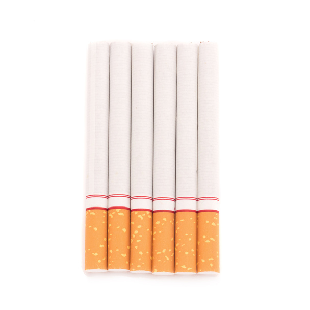 sigaret geïsoleerd op witte achtergrond - Foto, afbeelding