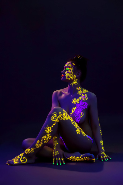 Gorgeous woman with UV makeup posing naked - Фото, зображення