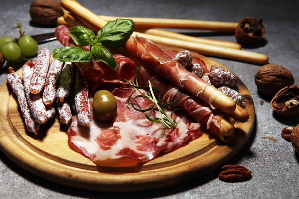 Food tray with delicious salami, ham,  fresh sausages and herbs. - Fotoğraf, Görsel