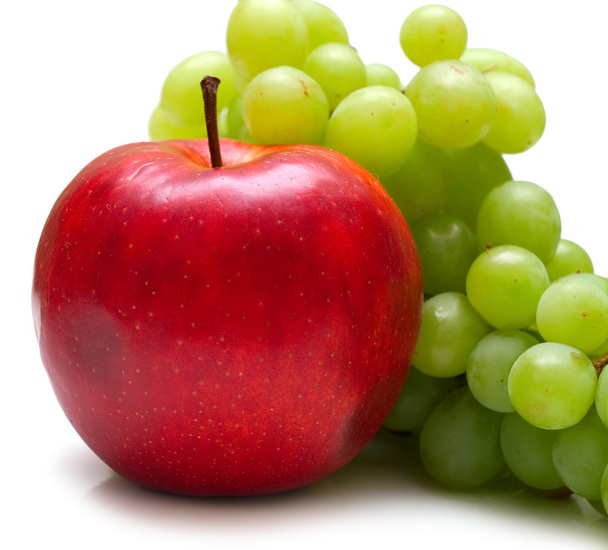 Red apple and green grapes - Fotoğraf, Görsel