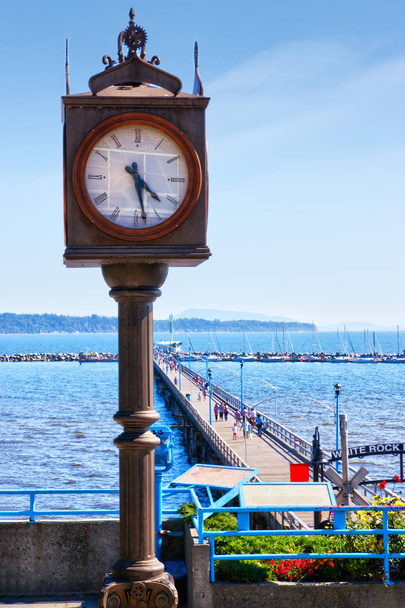 ブリティッシュコロンビア州100周年記念時計のホワイトロック桟橋、C - 写真・画像