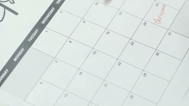 Женский почерк черной войлочной ручкой на продаже календарных слов
 - Кадры, видео