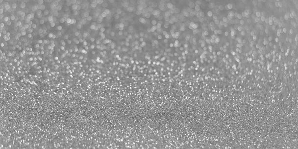 Блёстки серебра на фоне блестящей текстуры на Рождество, Концепция празднования
. - Фото, изображение
