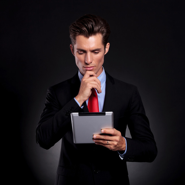 business man with pad, thinking - Foto, imagen
