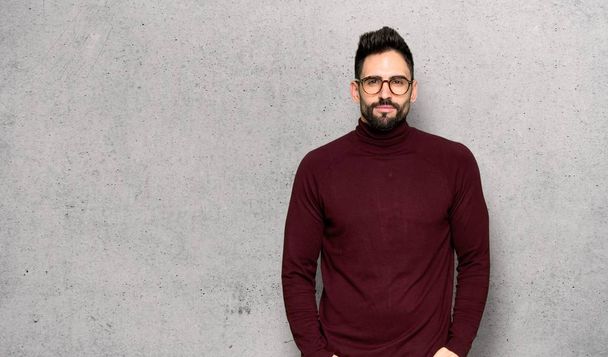 Handsome man with glasses portrait over textured wall - Foto, imagen