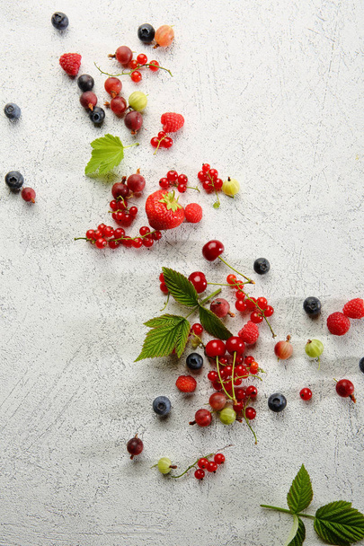 Fresh berries on white background - Zdjęcie, obraz
