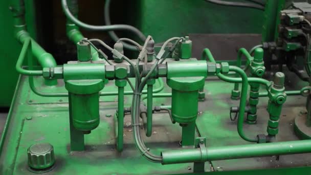 Construção de tubos hidráulicos na máquina de torno
 - Filmagem, Vídeo