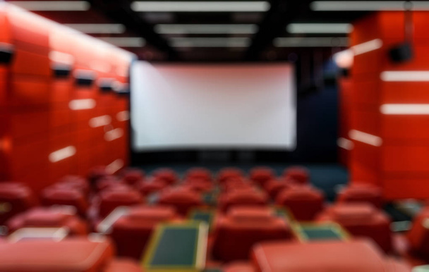 Panorama eines leeren Kinosaals als kreativer abstrakter Unschärfehintergrund - Foto, Bild