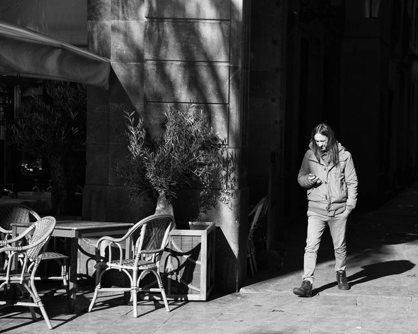 ludzie na ulicach Barcelony, Hiszpania - Zdjęcie, obraz
