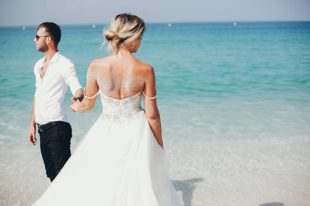 brides near the sea - Фото, изображение