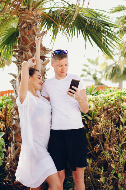 couple with phone - Фото, зображення