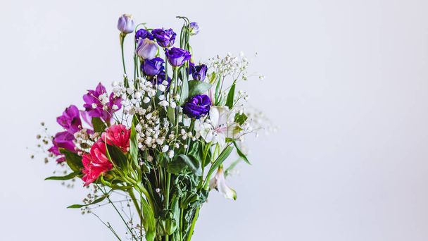 bukiet kwiatów wiosna kolorowy - Zdjęcie, obraz