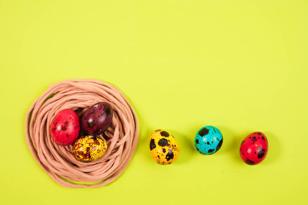 Colored quail eggs in the nest. Easter - Φωτογραφία, εικόνα