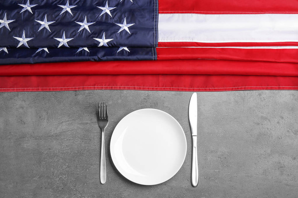 Patriotic table setting with USA flag on grey background, flat lay - Foto, Bild