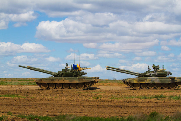 Armeijan tankki Sotilaskoulutus
 - Valokuva, kuva