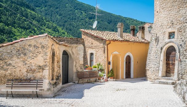 Scenic sight in Pettorano sul Gizio, rural village in the province of L'Aquila, Abruzzo, Italy. - Foto, Imagem