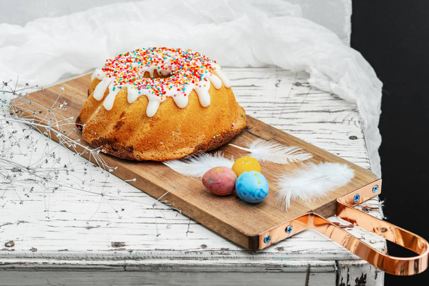holiday cupcake, colored eggs in a nest, Easter Christian tradit - Fotografie, Obrázek
