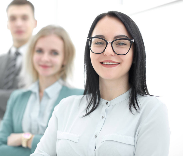 confident businesswoman standing in front of his business team - Фото, изображение