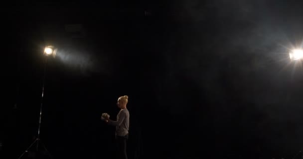 Fail - circus juggler on the black stage. - Footage, Video