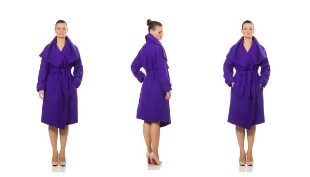 Modello caucasico in cappotto viola isolato su bianco - Foto, immagini
