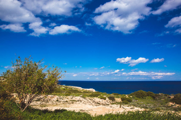 Όμορφη κοιλάδα δίπλα στη θάλασσα. Θαλασσογραφία στην Κύπρο Αγία Νάπα - Φωτογραφία, εικόνα