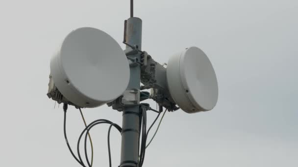 Sendersignale. Telekommunikation Repeater Antennensystem. Tower Medienantenne Kommunikationsturm. Fernsehen - Filmmaterial, Video