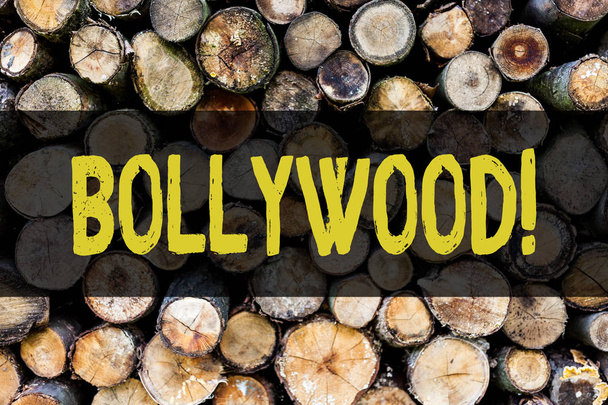 Parola che scrive testo Bollywood. Business concept per Hollywood Film Film Intrattenimento Cinema Legno sfondo vintage legno selvaggio messaggio idee intenzioni pensieri
. - Foto, immagini