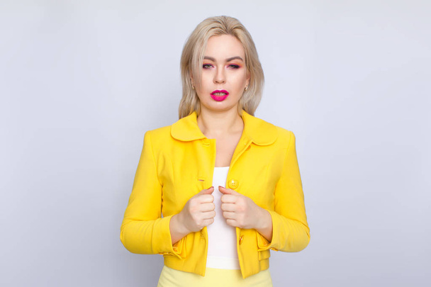 Blonde business woman in yellow suit - Fotó, kép