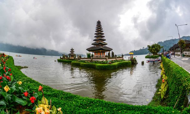 Templo de Ulun Danu em Bali, Indonésia
 - Foto, Imagem