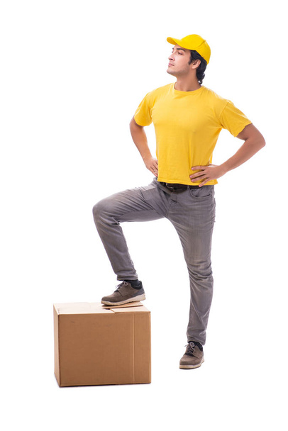 Joven mensajero masculino con caja
  - Foto, Imagen