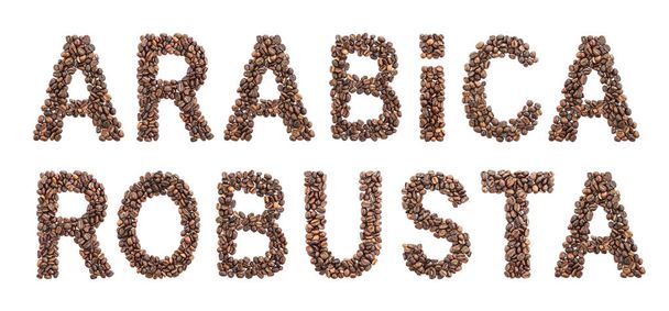 Arabica και Robusta λέξεις γίνονται από φρυγμένους κόκκους καφέ που απομονώνονται σε λευκό φόντο - Φωτογραφία, εικόνα