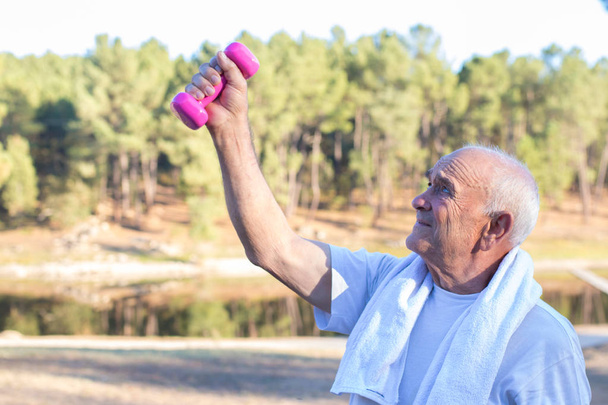 faire du sport en plein air, personnes âgées
 - Photo, image