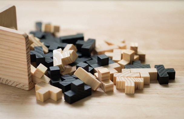 Gioco di puzzle in legno
 - Foto, immagini
