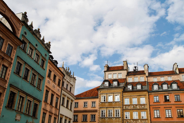 Будинки проти неба у Варшаві, Польща  - Фото, зображення